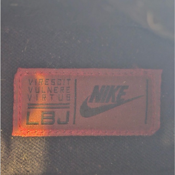 Nike Lebron 11 NSW Lifestyle Red Black Sneakers 616766 600 MENs Size 12 - Picture 6 of 8